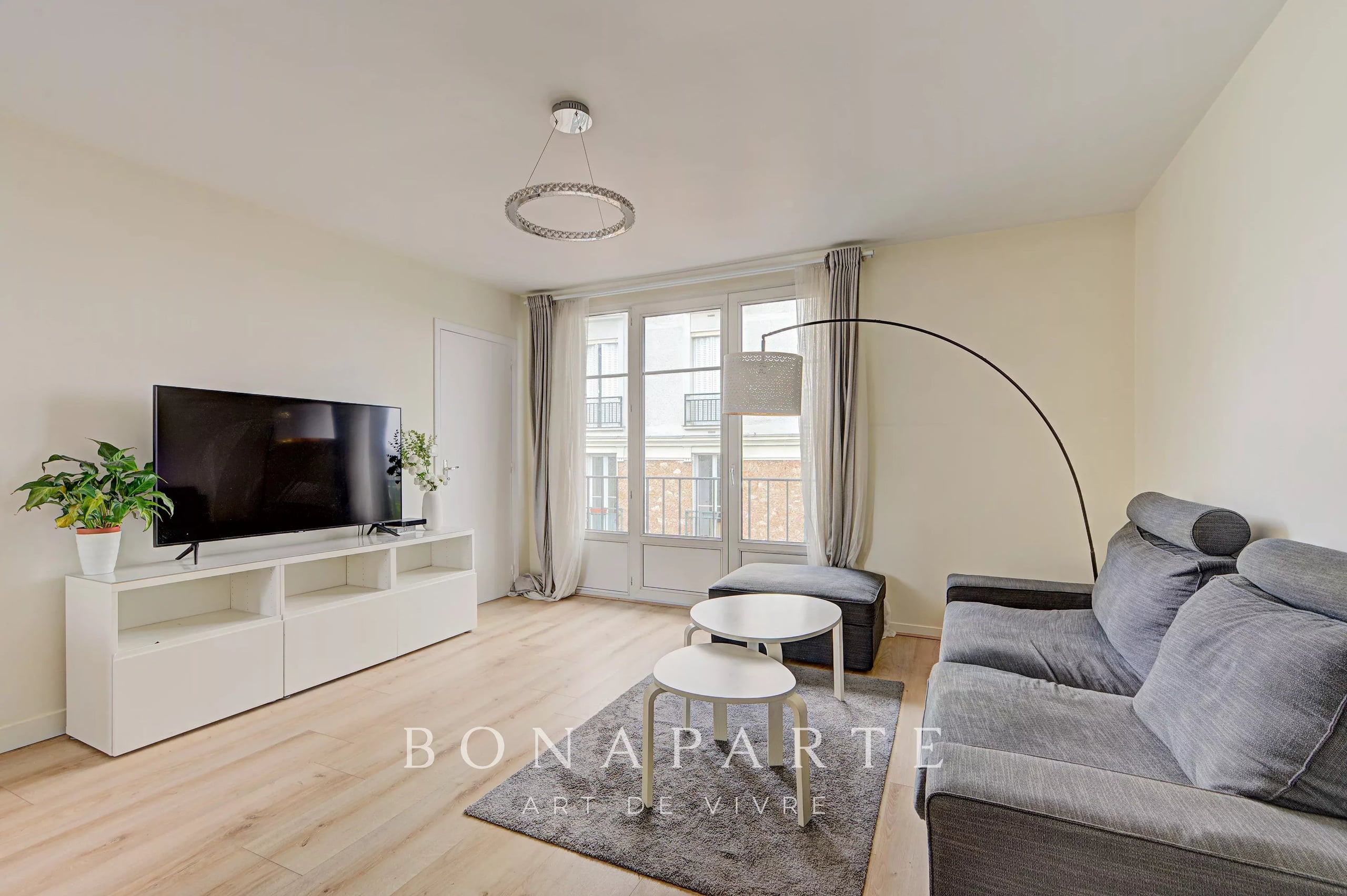 ULTRA CENTRE DE SAINT-CLOUD - APPARTEMENT RÉNOVÉ AU DERNIER ÉTAGE